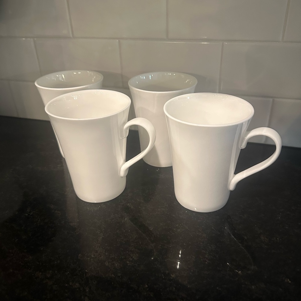Mikasa White Bone China Delray Set of 4 Coffee Tea Mugs Lucerne - Picture 2 of 5